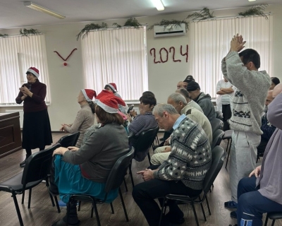 Сотрудники ГУ МЗ «Республиканской специализированной психиатрической больницы» РА поздравили с наступающим Новым Годом пациентов!